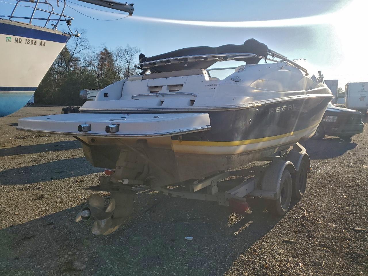 2004 Regal Boat