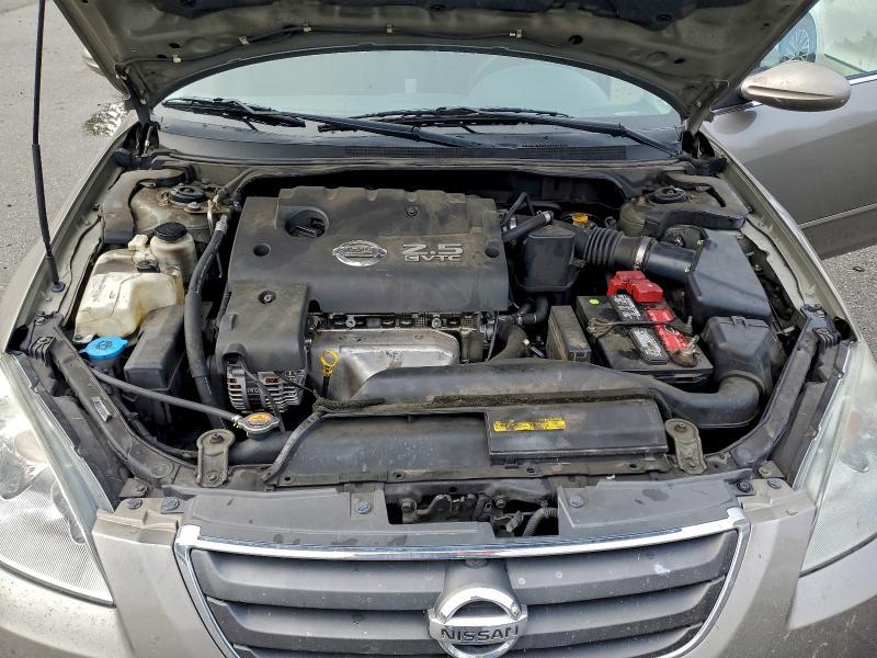 2004 Nissan Altima Base