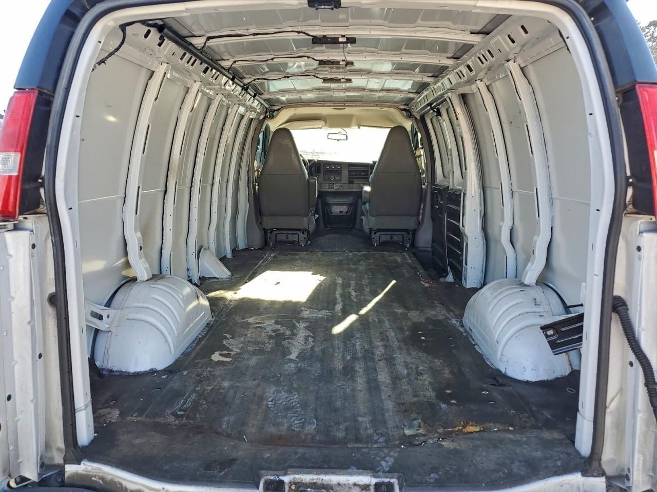 2022 Chevrolet Express G2500 Delivery Van