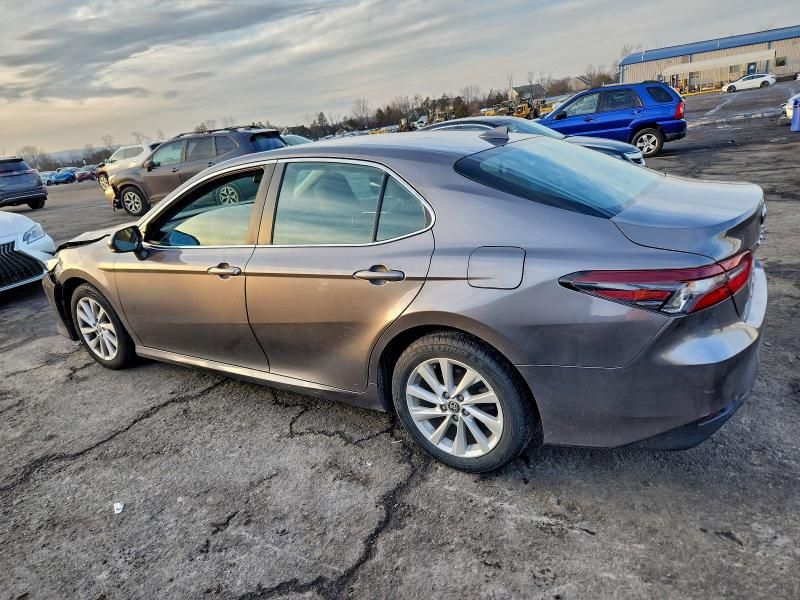 2021 Toyota Camry le
