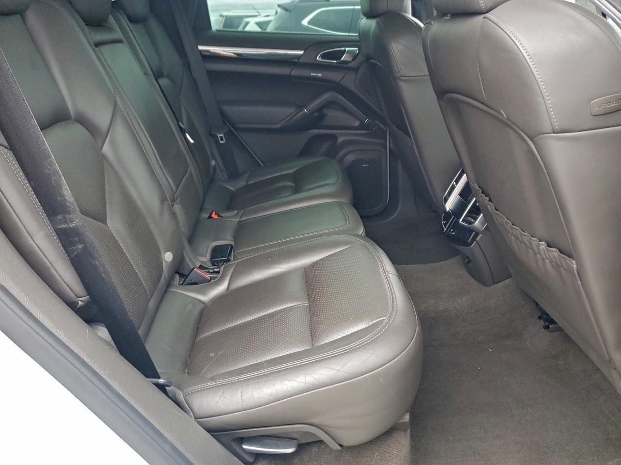 2016 Porsche Cayenne s