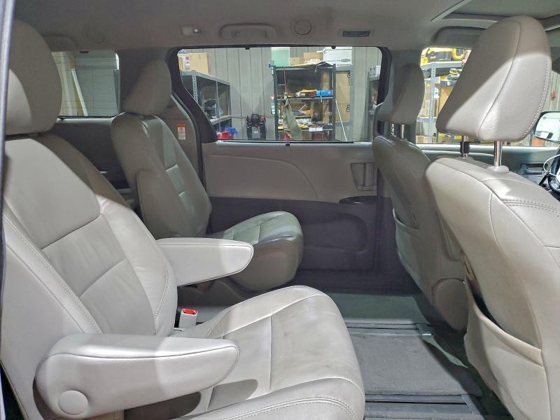 2016 Toyota Sienna xle