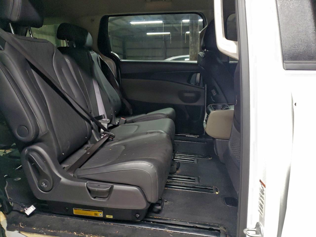 2025 KIA Carnival lx