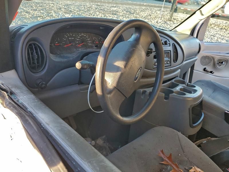 2005 Ford Econoline E350 Super Duty Cutaway Van