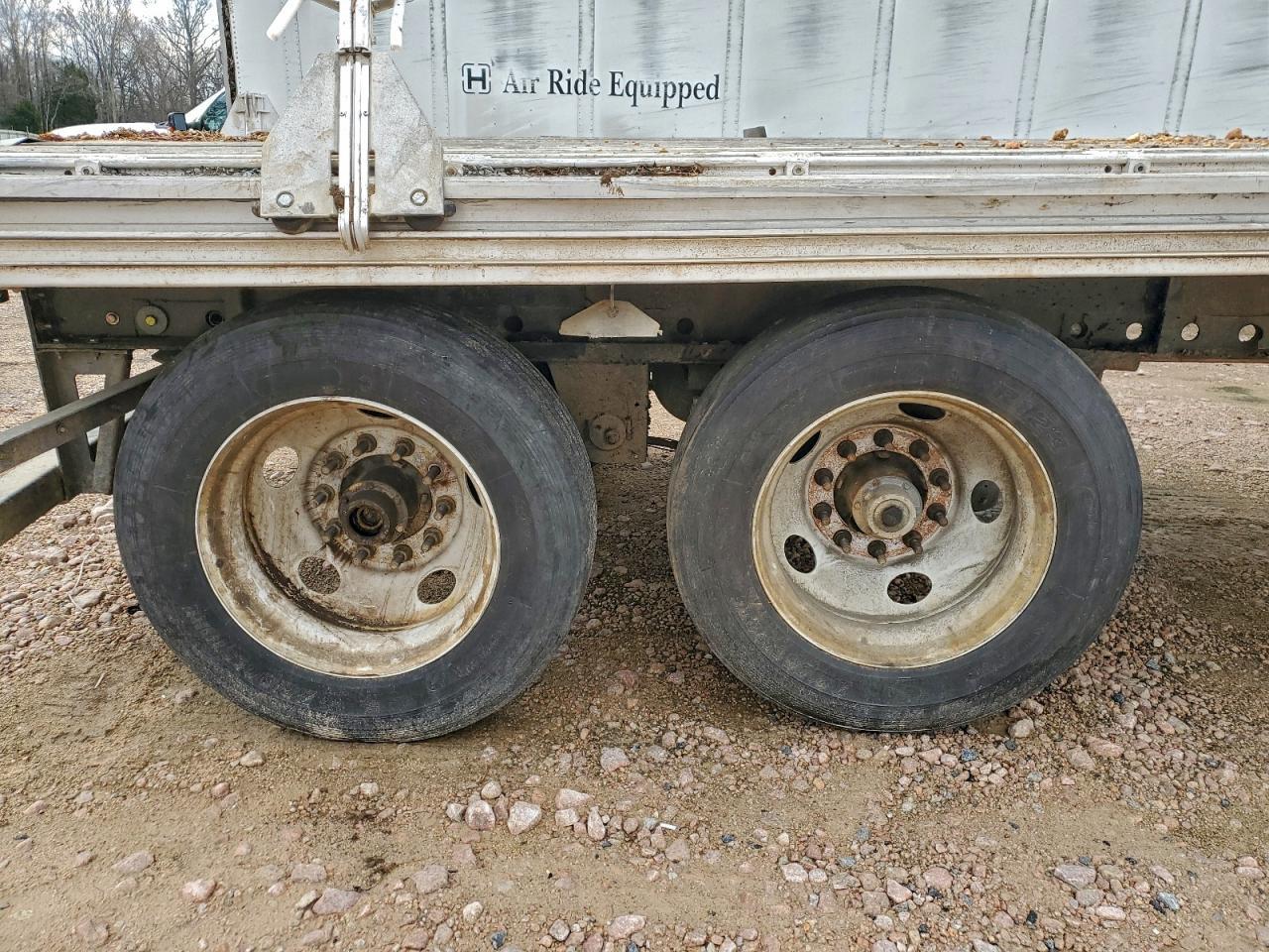 2019 Manac 10248C011L Flatbed Trailer