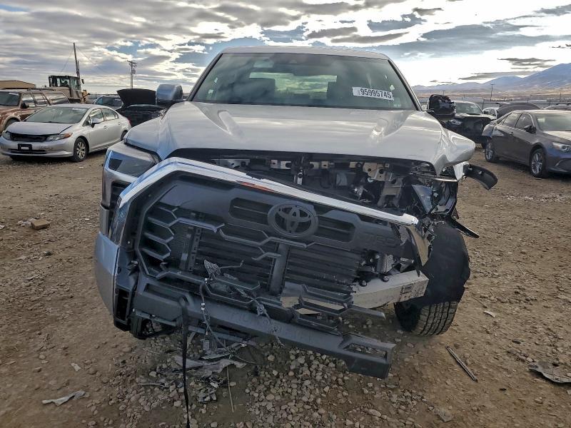 2025 Toyota Tundra Crewmax sr