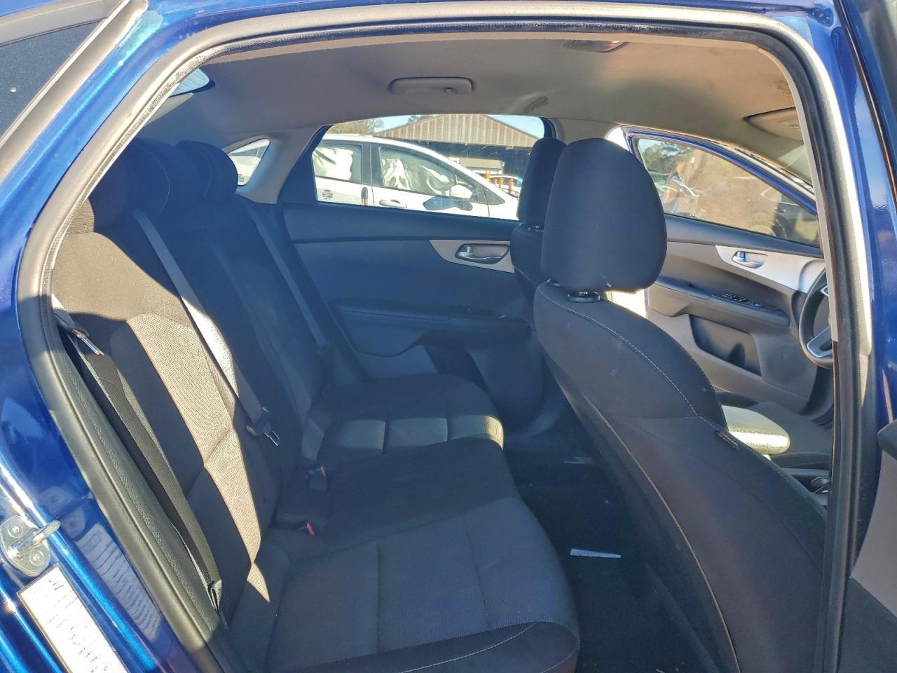 2023 KIA Forte lx