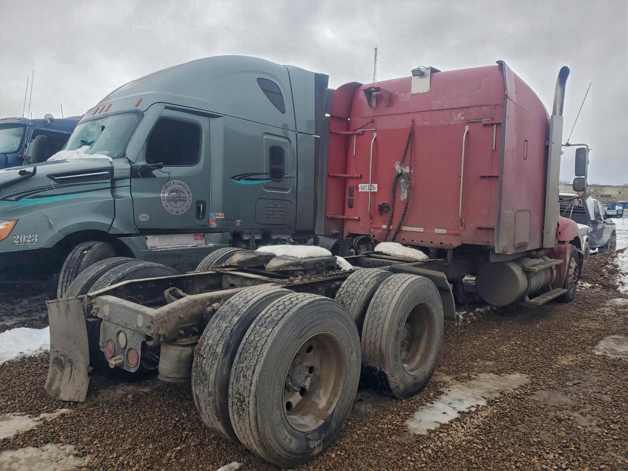 2007 Freigliner 2007 Freightliner Columbia 120 Semi Truck
