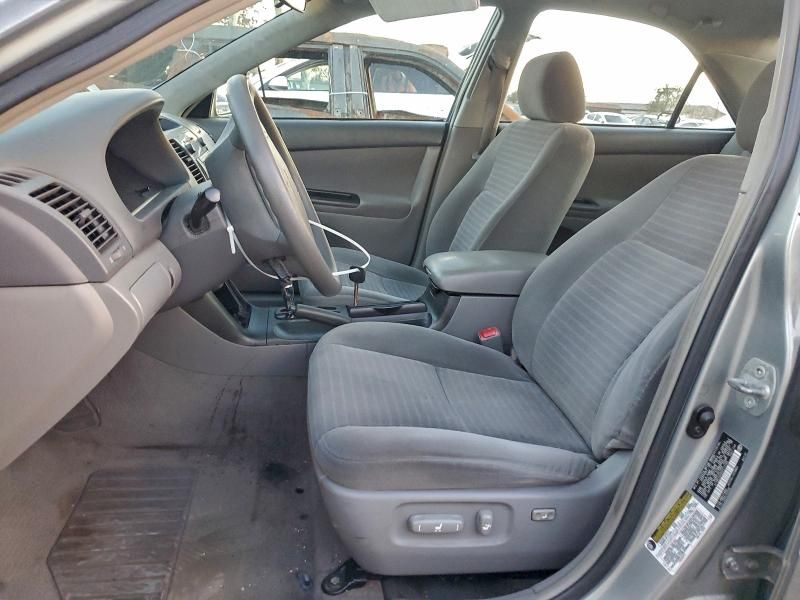 2005 Toyota Camry le