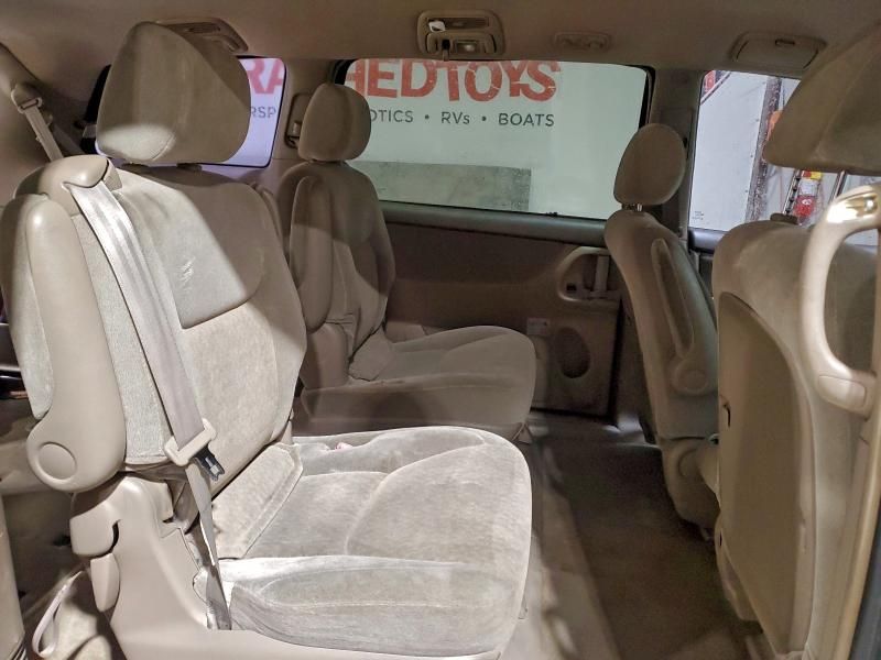 2004 Toyota Sienna ce