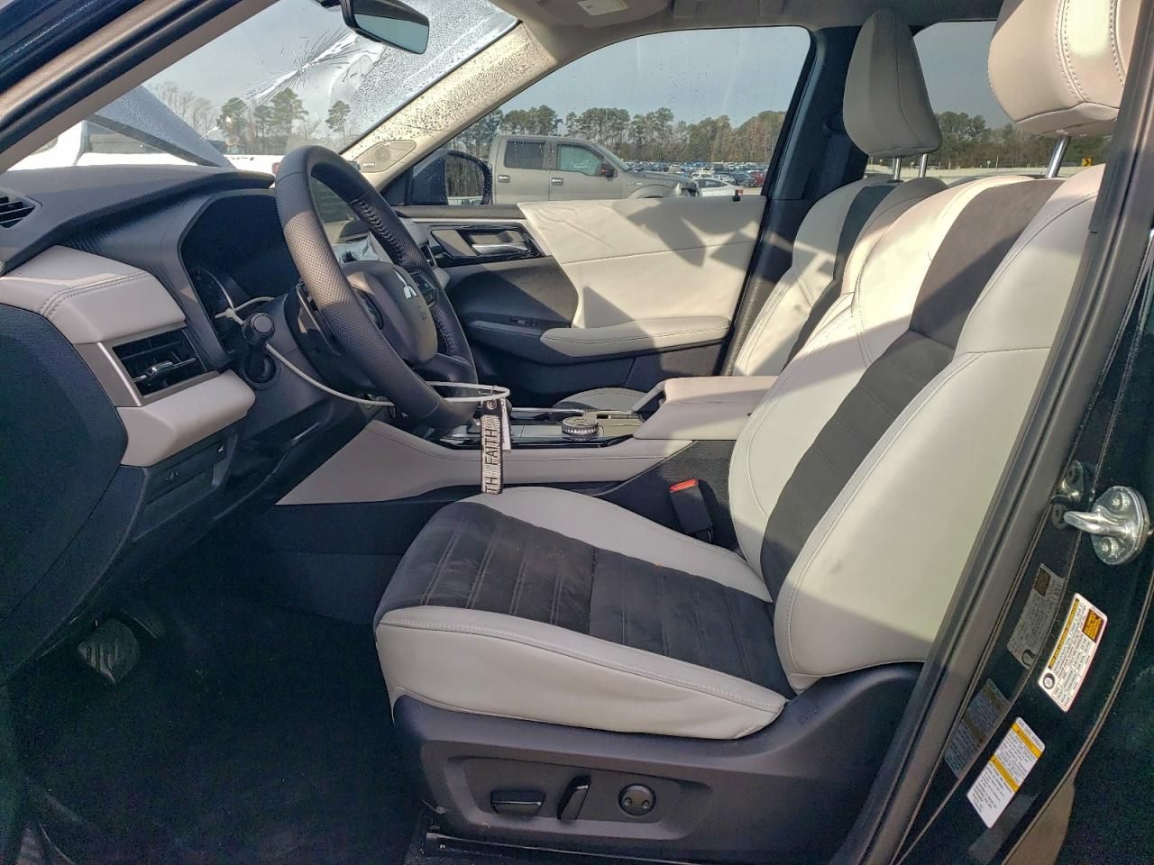 2025 Mitsubishi Outlander se