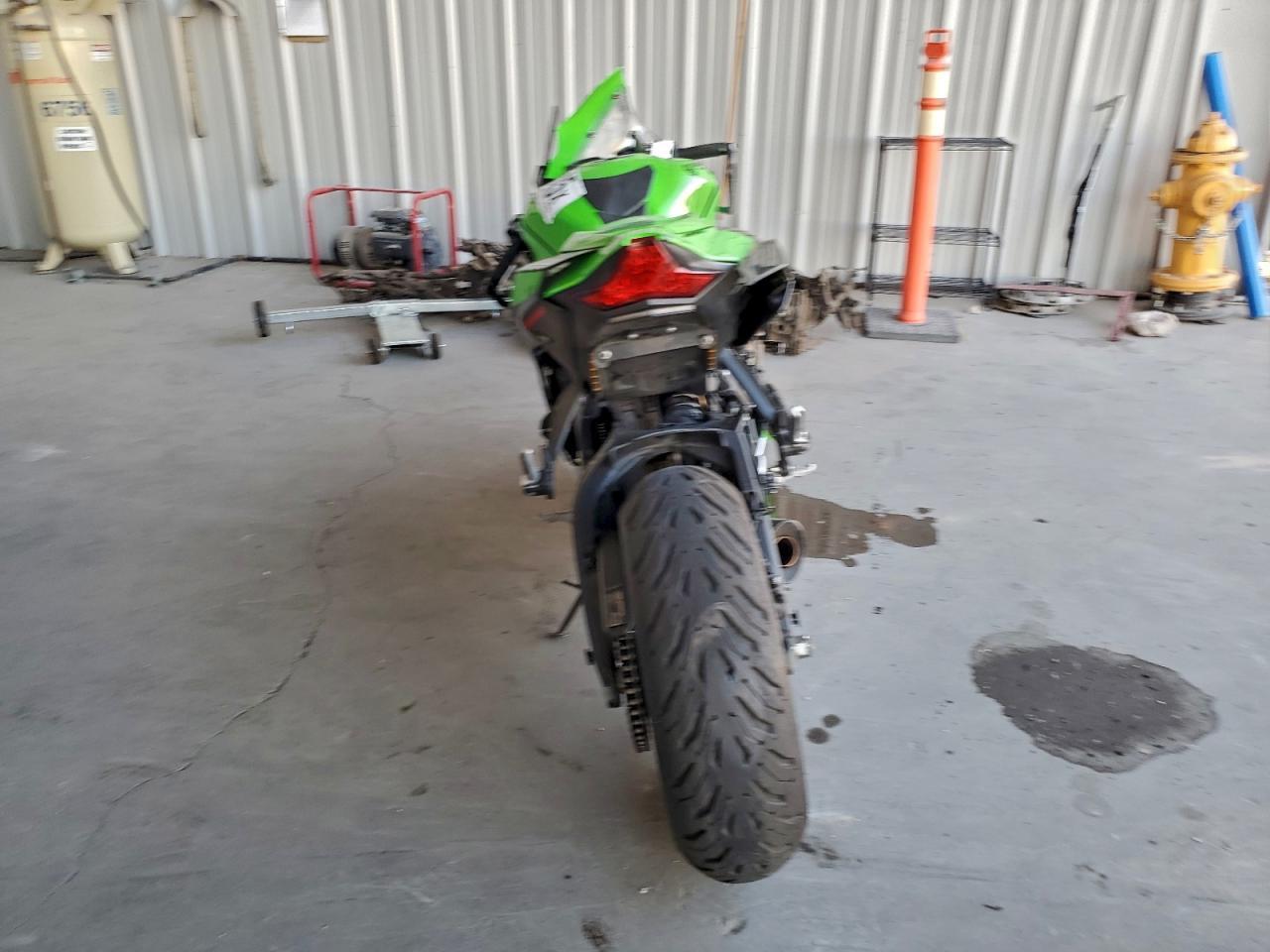 2022 Kawasaki ZX1002 L