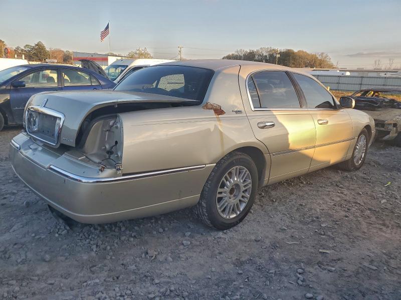 2007 Lincoln Town car Signature Limited