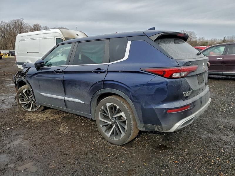 2023 Mitsubishi Outlander se
