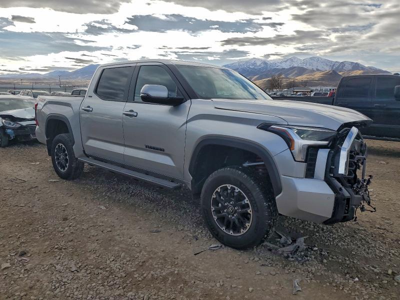2025 Toyota Tundra Crewmax sr