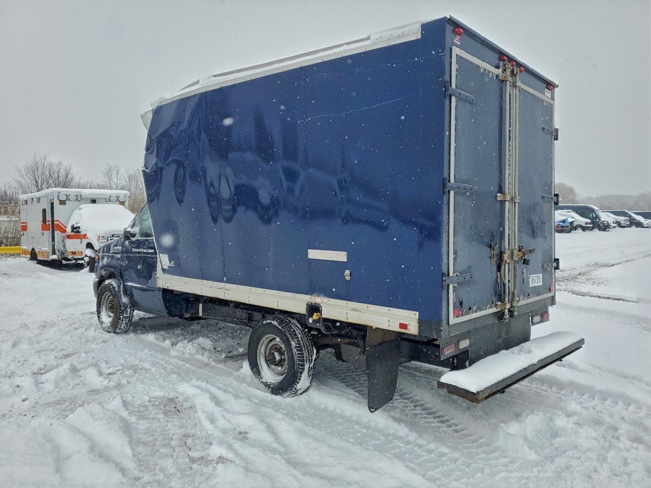 2015 Ford Econoline E350 Super Duty Cutaway Van