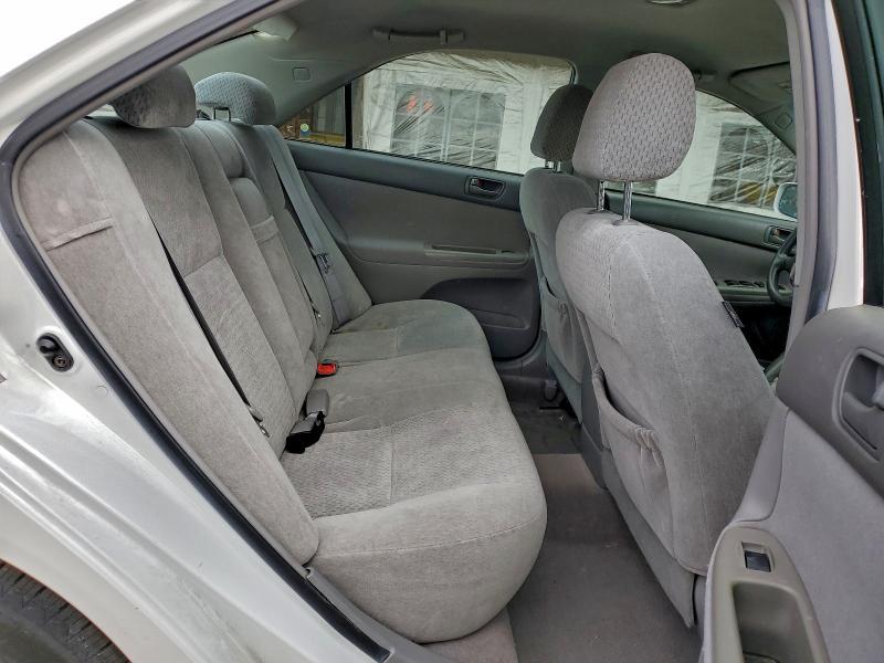 2004 Toyota Camry le