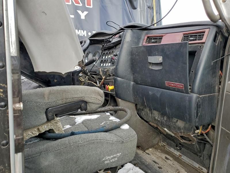 2009 Kenworth T600 Semi Truck