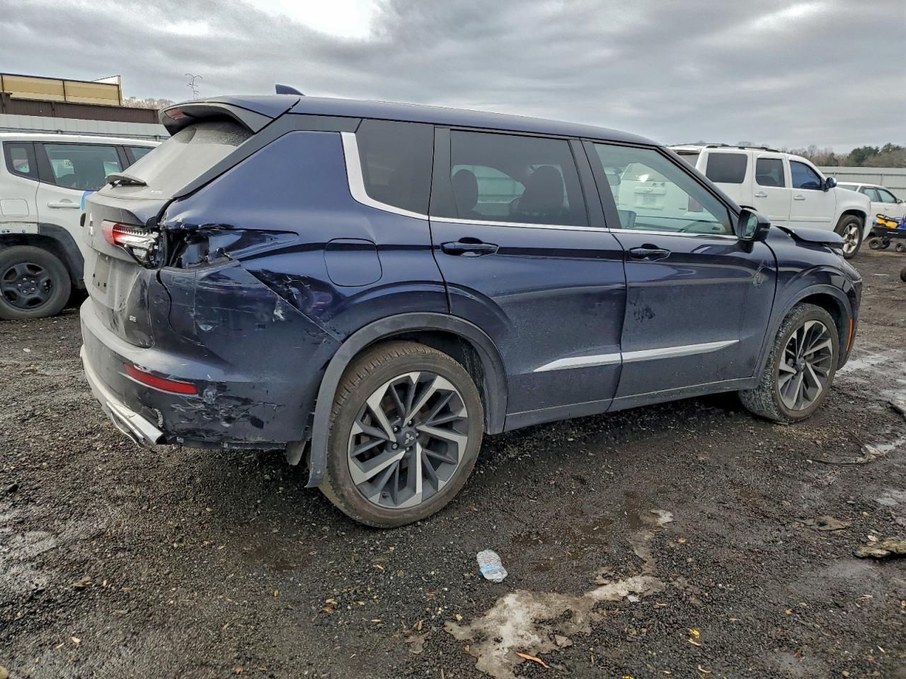 2023 Mitsubishi Outlander se