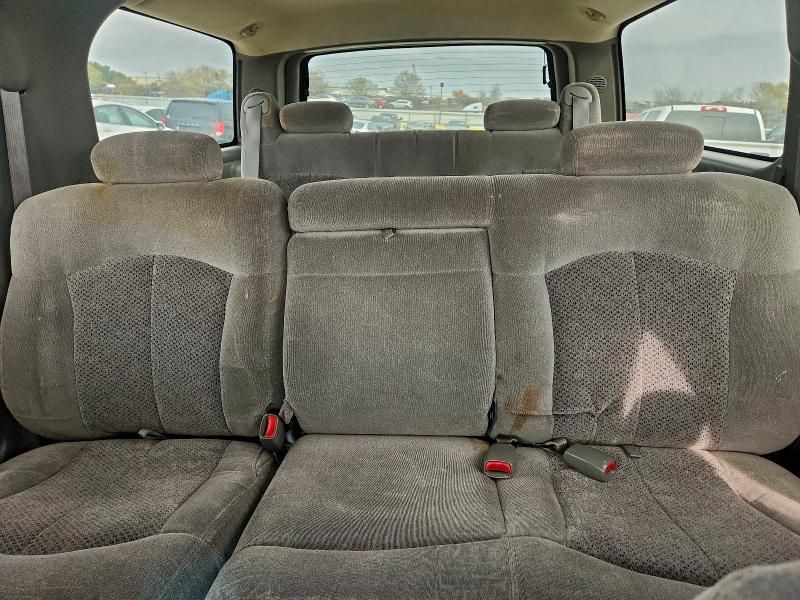 2002 Chevrolet Suburban C1500