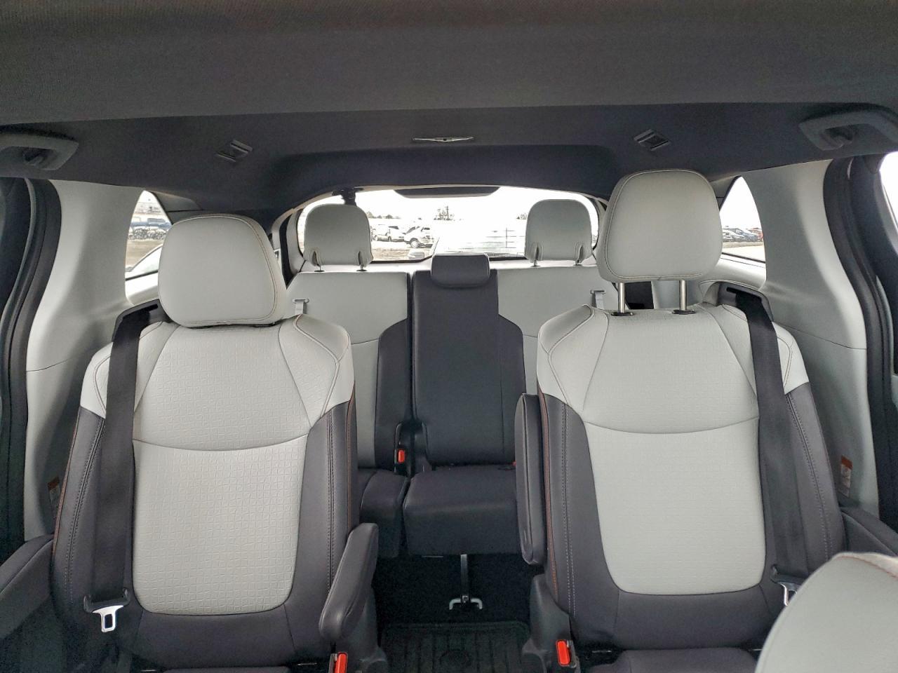 2024 Toyota Sienna xse