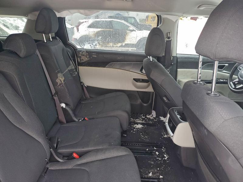 2023 KIA Carnival lx