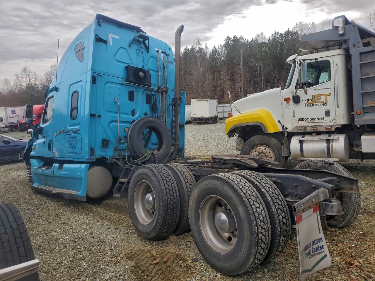 2013 Freigliner 2013 Freightliner Cascadia Semi Truck