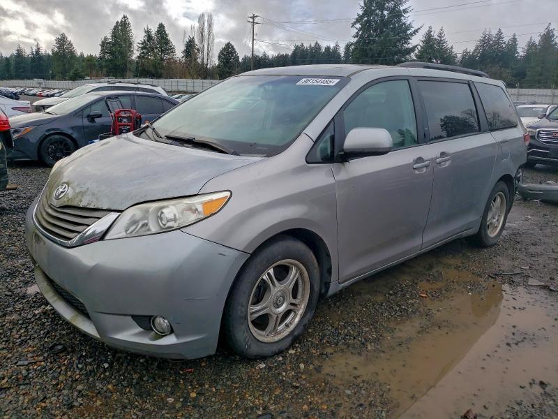 2011 Toyota Sienna xle 8-passenger