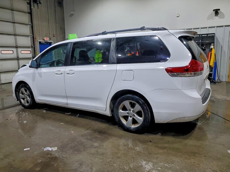 2013 Toyota Sienna le