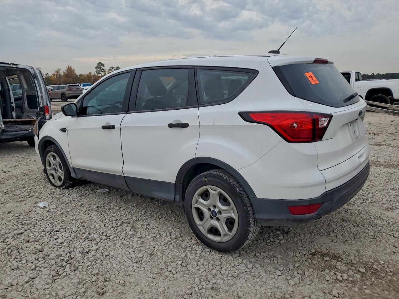 2019 Ford Escape s