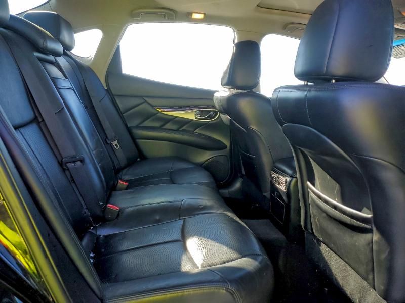 2015 Infiniti Q70 3.7