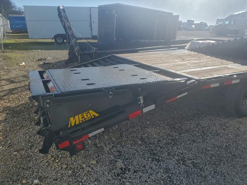 2025 Bgtx 2025 BIG TEX 14GN-33D5A-MRBK Equipment Trailer