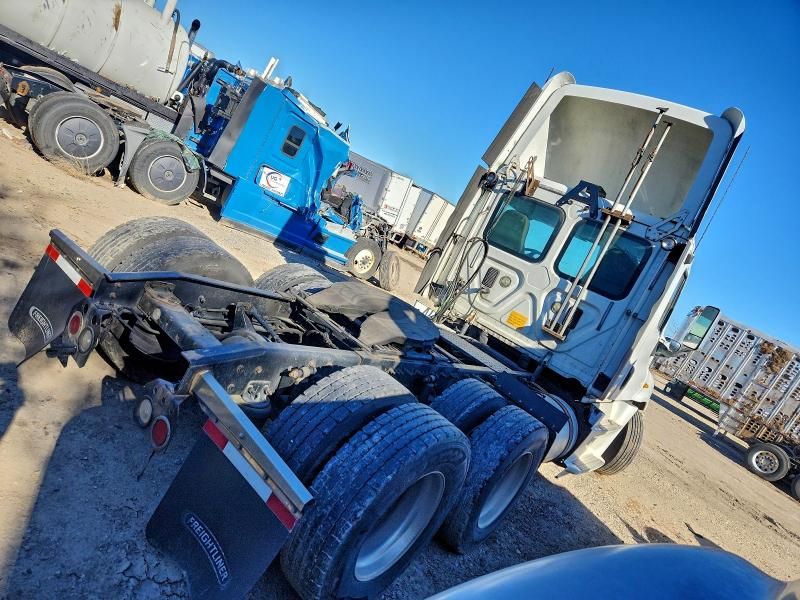 2013 Freightliner Cascadia 1