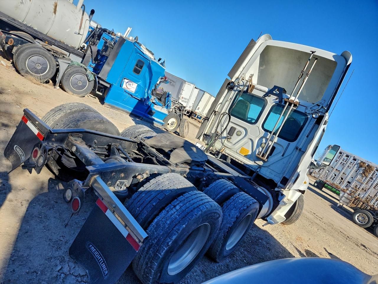 2013 Freightliner Cascadia 1