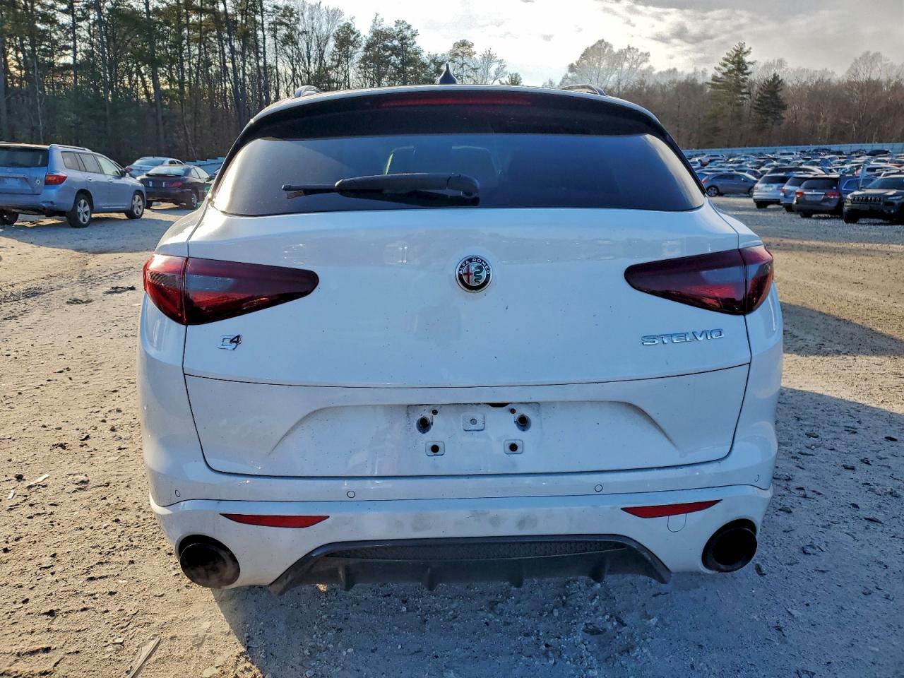 2022 Alfa Romeo Stelvio ti