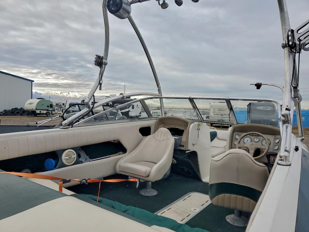1996 Dynasty Boats Boat