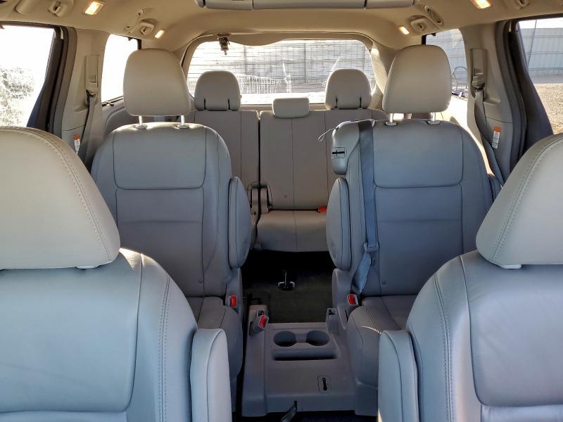 2017 Toyota Sienna xle Premium 8-passenger