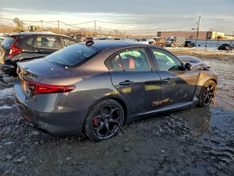 2018 Alfa Romeo Giulia ti Q4