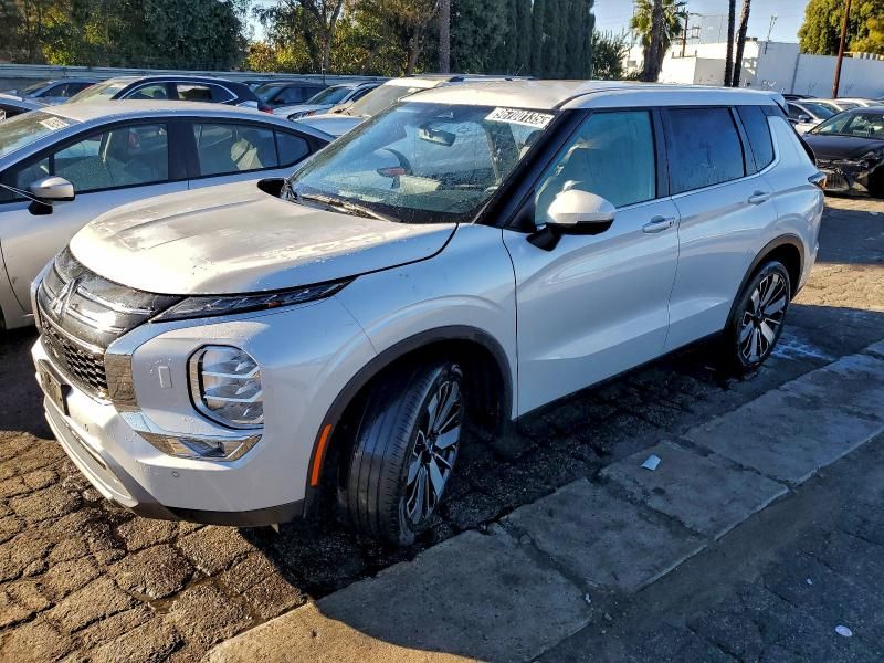 2025 Mitsubishi Outlander se