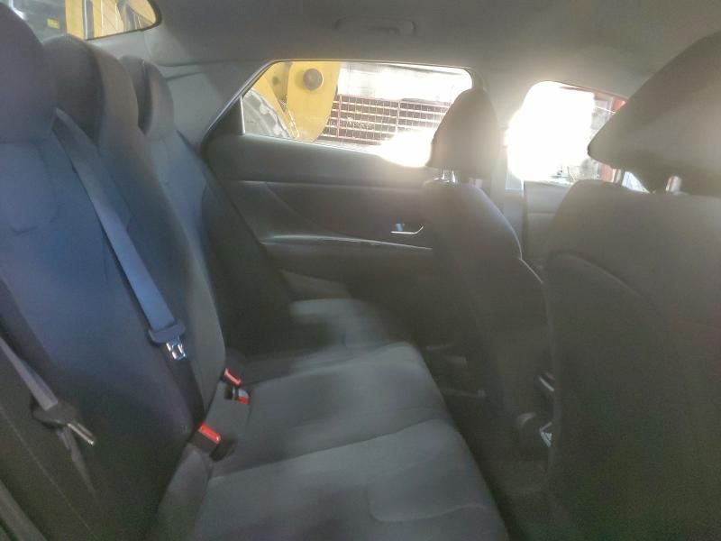 2025 Hyundai Elantra se