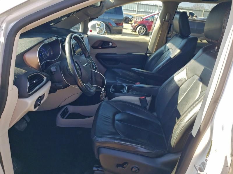 2017 Chrysler Pacifica Touring l