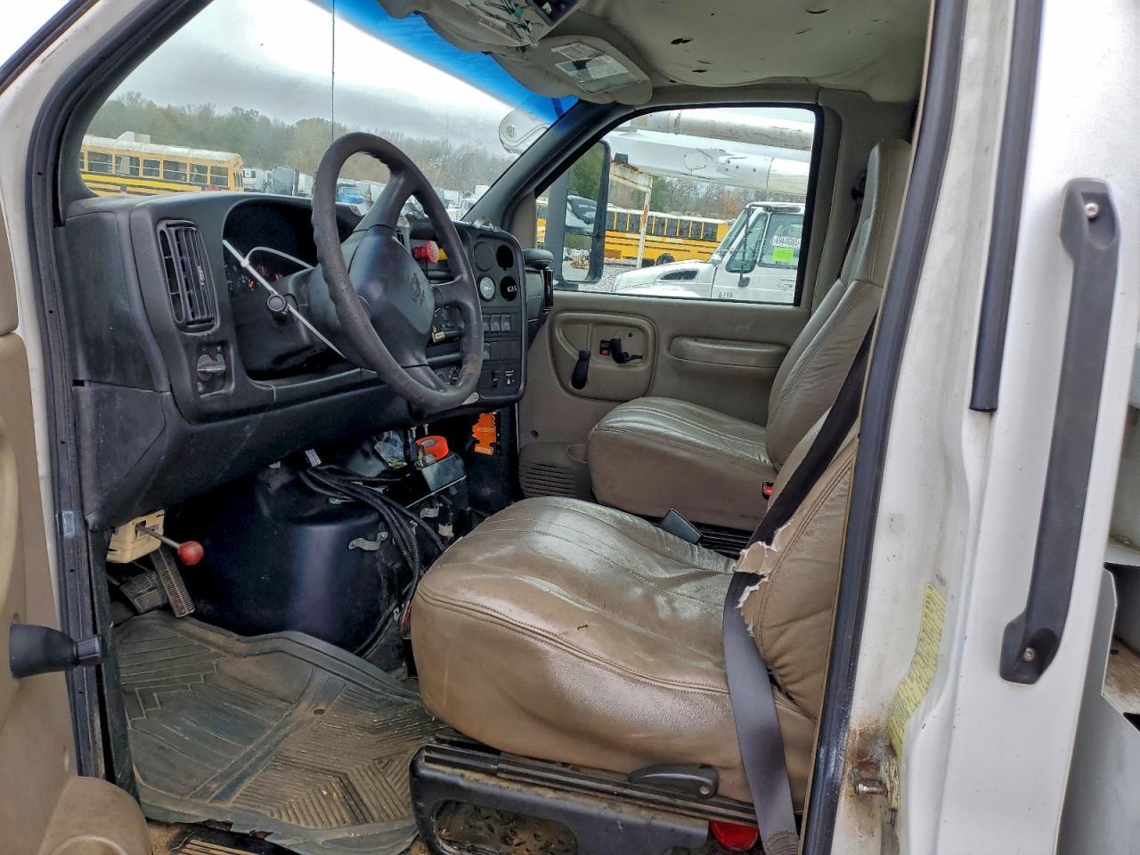 2007 Chev Rolet C7000 Cable Placer Bucket Truck