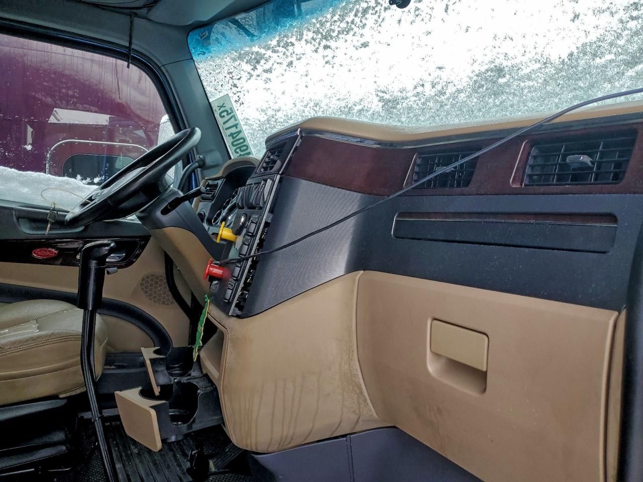 2016 Peterbilt 579 Semi Truck