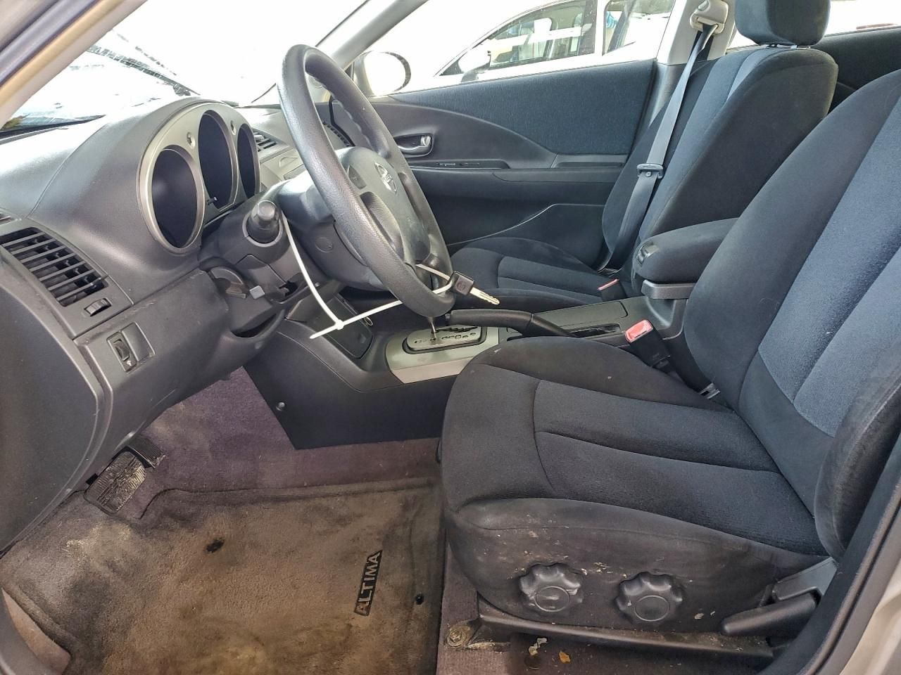 2004 Nissan Altima Base