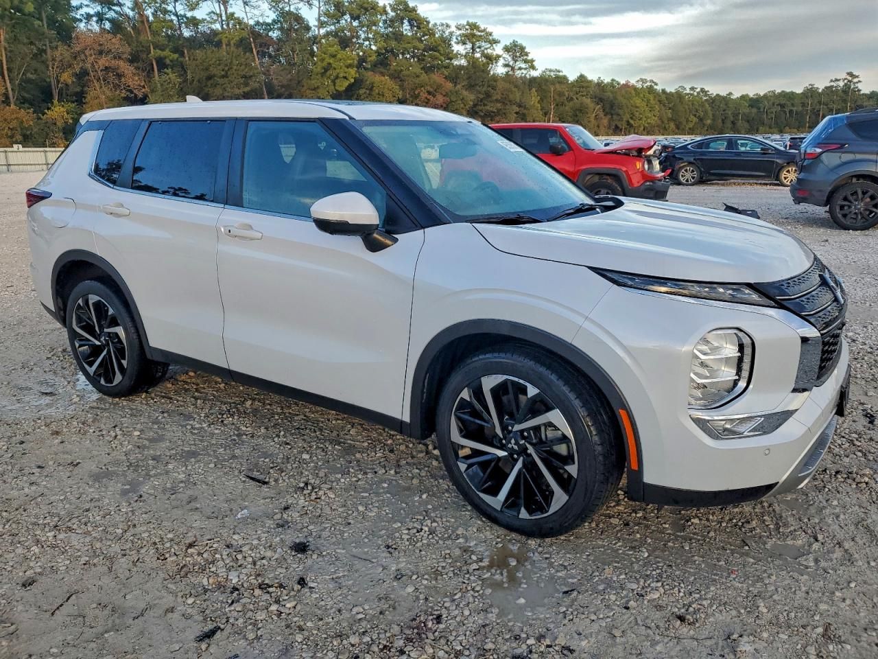 2023 Mitsubishi Outlander se