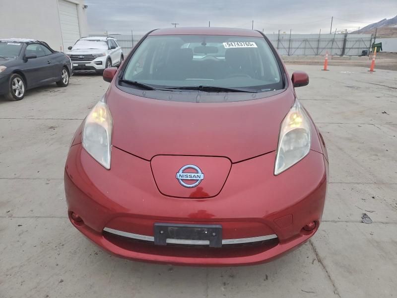 2015 Nissan Leaf s (red)