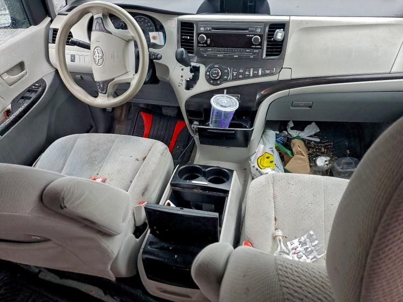 2013 Toyota Sienna le