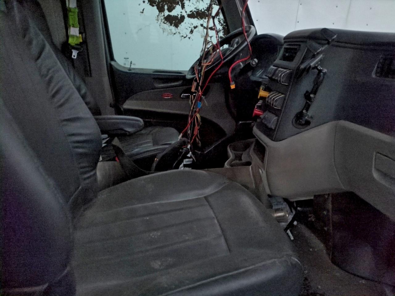 2023 Peterbilt 579 Semi Truck