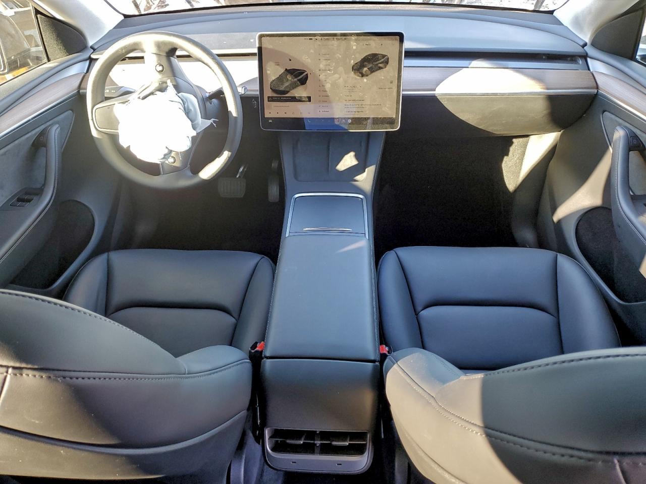 2025 Tesla Model y