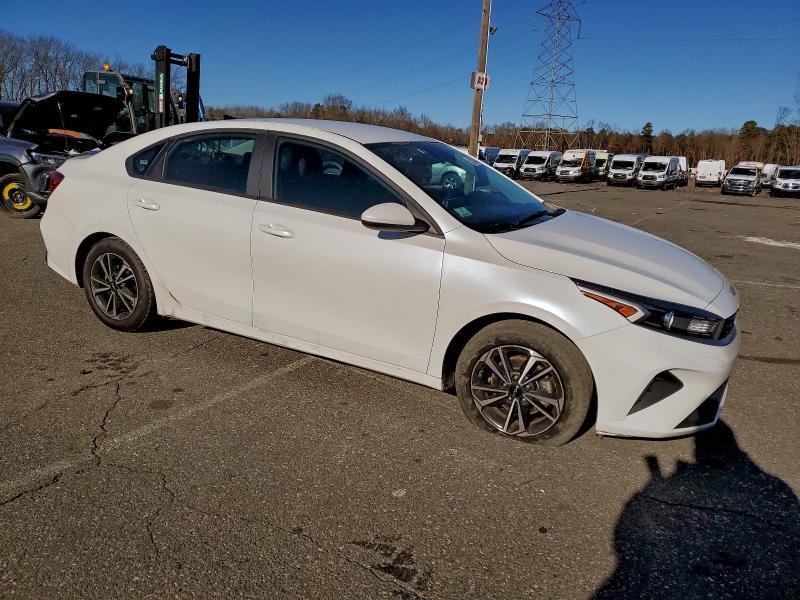 2024 KIA Forte lx
